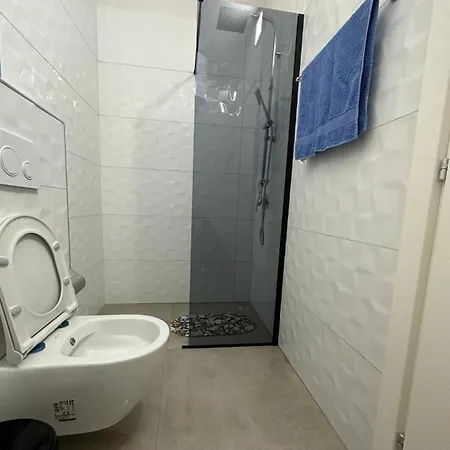 Sea Deluxe شقة
